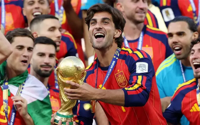 مستقبل فيران توريس مع برشلونة يتحدد بعد التتويج بلقب كأس العالم